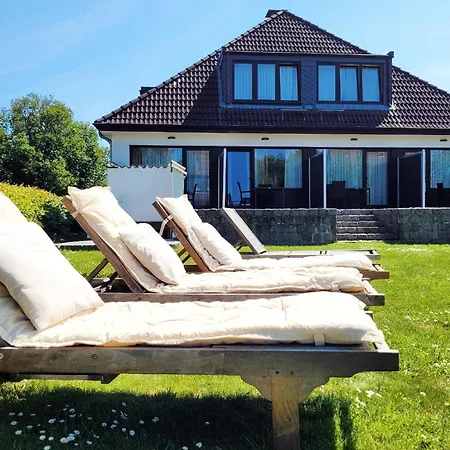 Moderne 1 Mit Sonnenterrasse Und Parkplatz, In Ruhiger Lage, Nur Wenige Gehminuten Zum Ostsee Sandstrand *