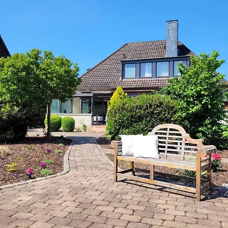 Moderne 1 Mit Sonnenterrasse Und Parkplatz, In Ruhiger Lage, Nur Wenige Gehminuten Zum Ostsee Sandstrand